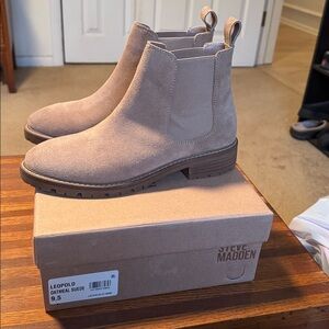 Steve Madden Leopold  Oatmeal Suede Ankle Boots NEW
